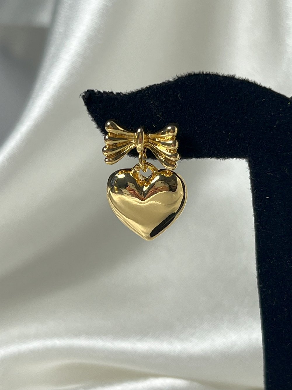 KALP VE KURDELE DETAYLI KÜPE - GOLD