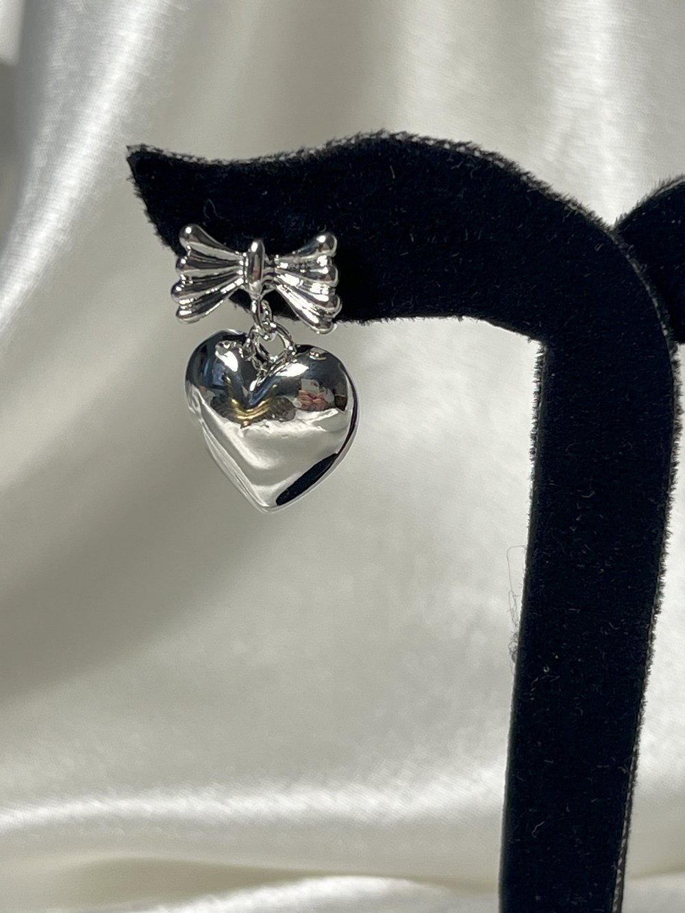 KALP VE KURDELE DETAYLI KÜPE - SILVER