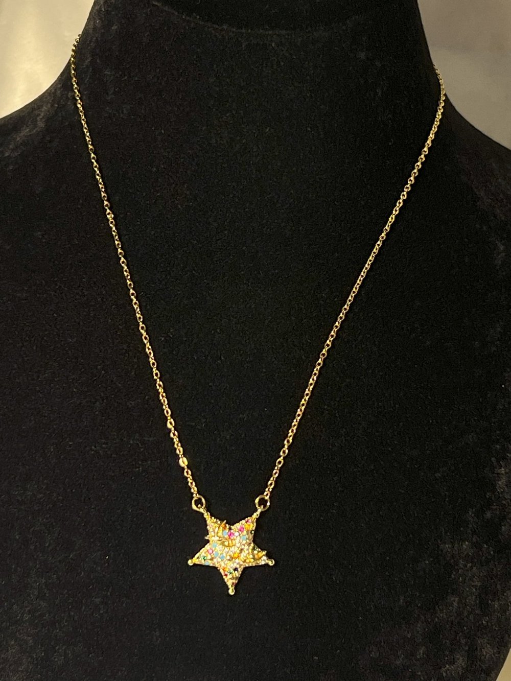RENKLİ TAŞ DETAYLI YILDIZ KOYE - GOLD