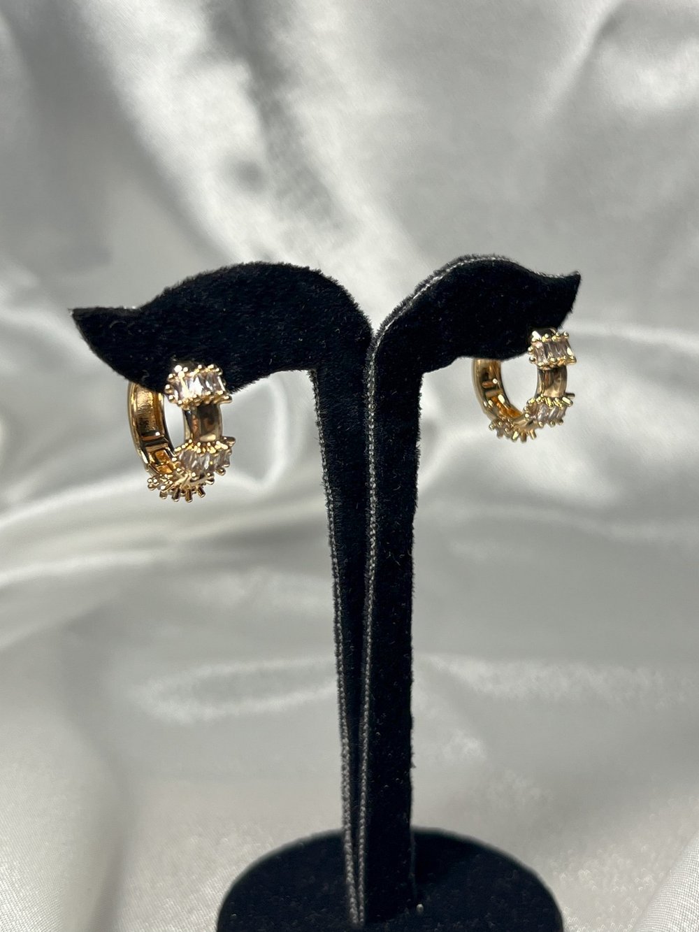TAŞLI  HALKA KÜPE - GOLD