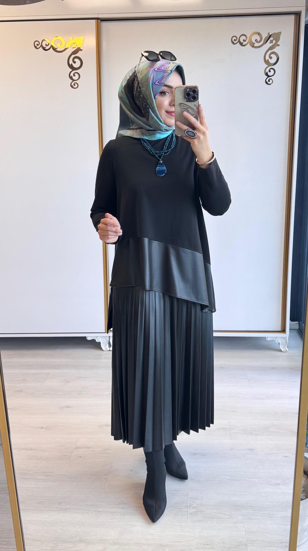 Nurcan Çetin Deri Etekli Takım Siyah