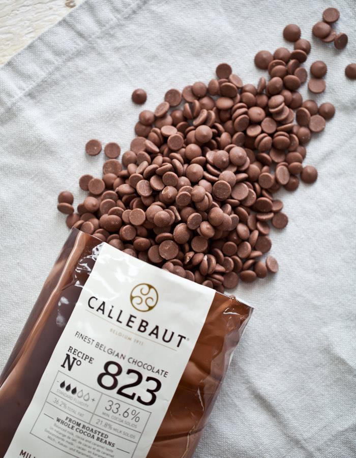 Callebaut Sütlü 823 Pul Çikolata 1kg (Bölünmüş)