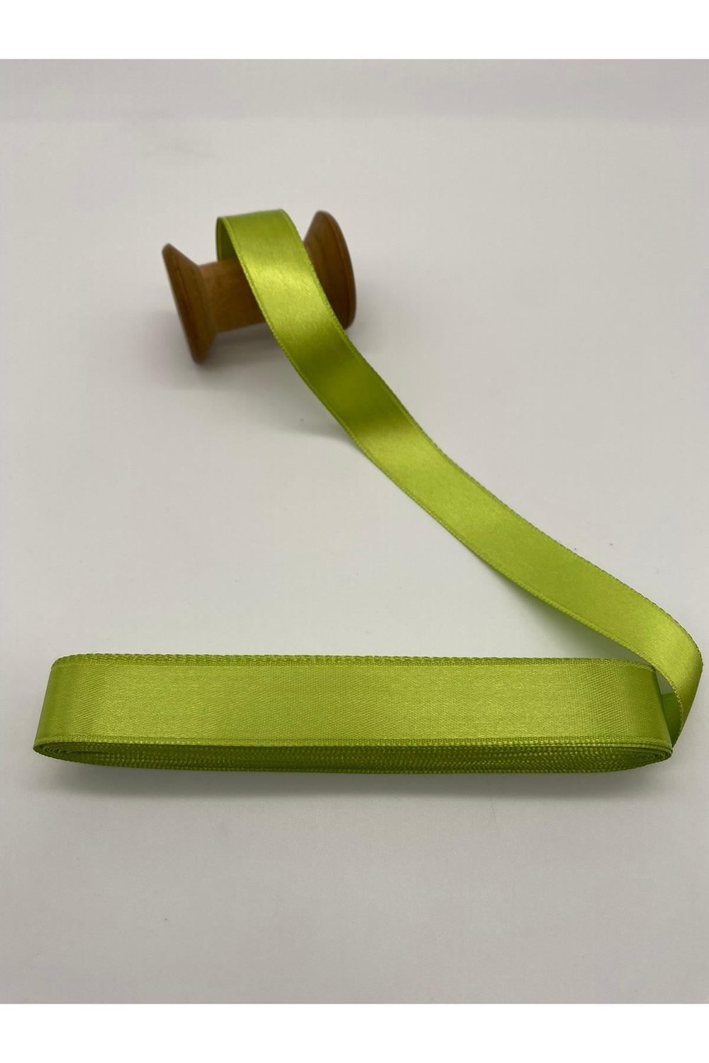 Açık-Fıstık Yeşili Saten Kurdele 2 cm 10 Metre / Bohça-Süsleme-Dekor-Çiçek Kurdela No: 63