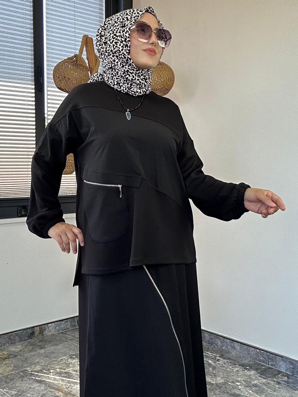 Bambu Kumaş Ve Turkuaz Kumaş Kombinli Fermuar Detaylı Etekli Takım -Siyah
