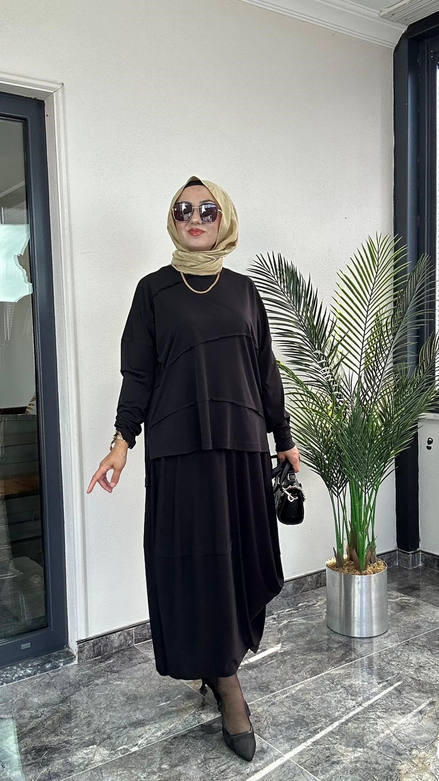 Sandy Kumaş Etekli Takım -Siyah