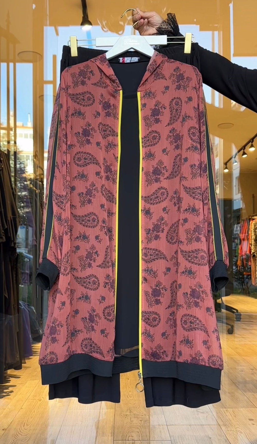 Şifon Krep Kumaş Desenli Ceket İçlik Ve Pantolon Üçlü Takım 