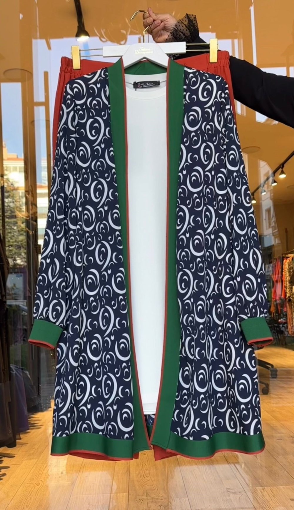 Şifon Krep Kumaş Desenli Ceket İçlik Ve Pantolon Üçlü Takım
