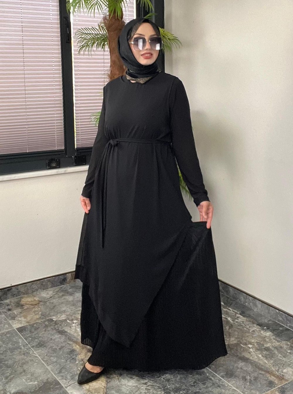 Şifon Kumaş Pilise Detaylı Elbise -Siyah