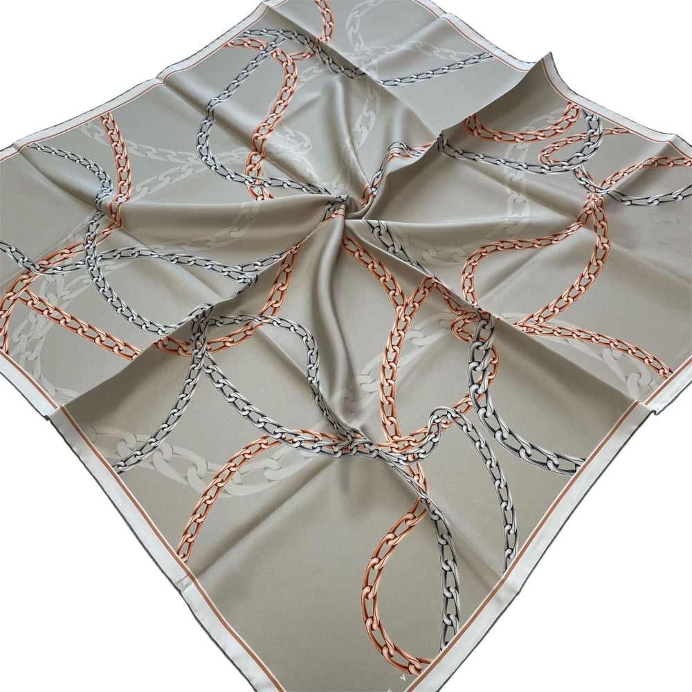 Sisley Sura Saf İpek Eşarp Soft Yeşil Zincir Desen 2033