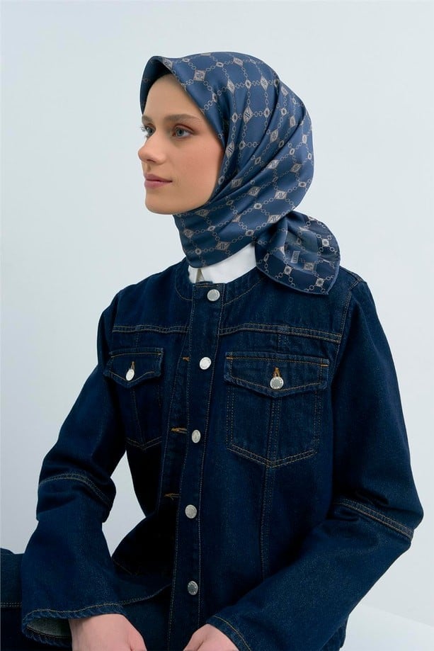 Sura Saf İpek Eşarp 9530 - 53 Lacivert Gri Logo Desen
