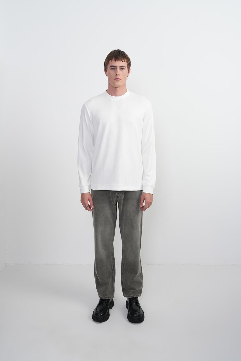 Erkek Bisiklet Yaka Çizgili Kumaş Beyaz Sweatshirt