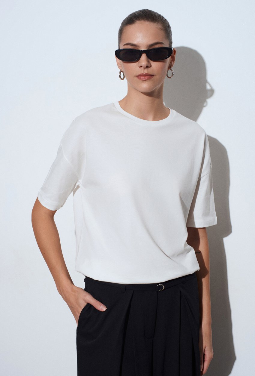 Basic T-Shirt-Ekru