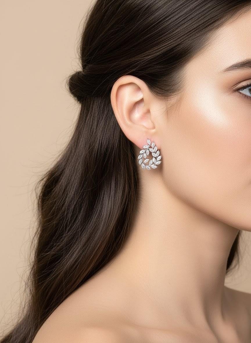 KADIN TREND MODERN LİNE GÜMÜŞ RENK TAŞLI KÜPE
