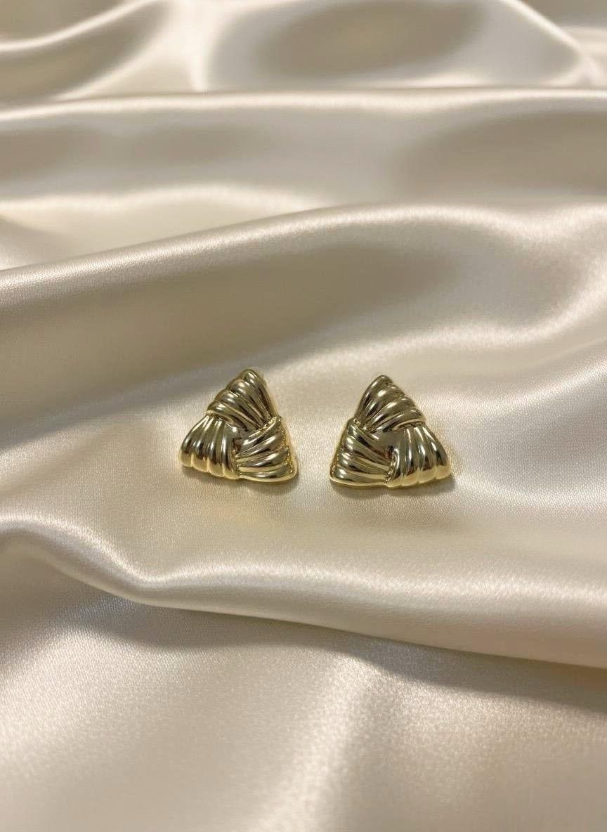 Kadın Gold Üçgen Burgu Tasarım Küpe - Modern ve Minimalist Geometrik Küpe