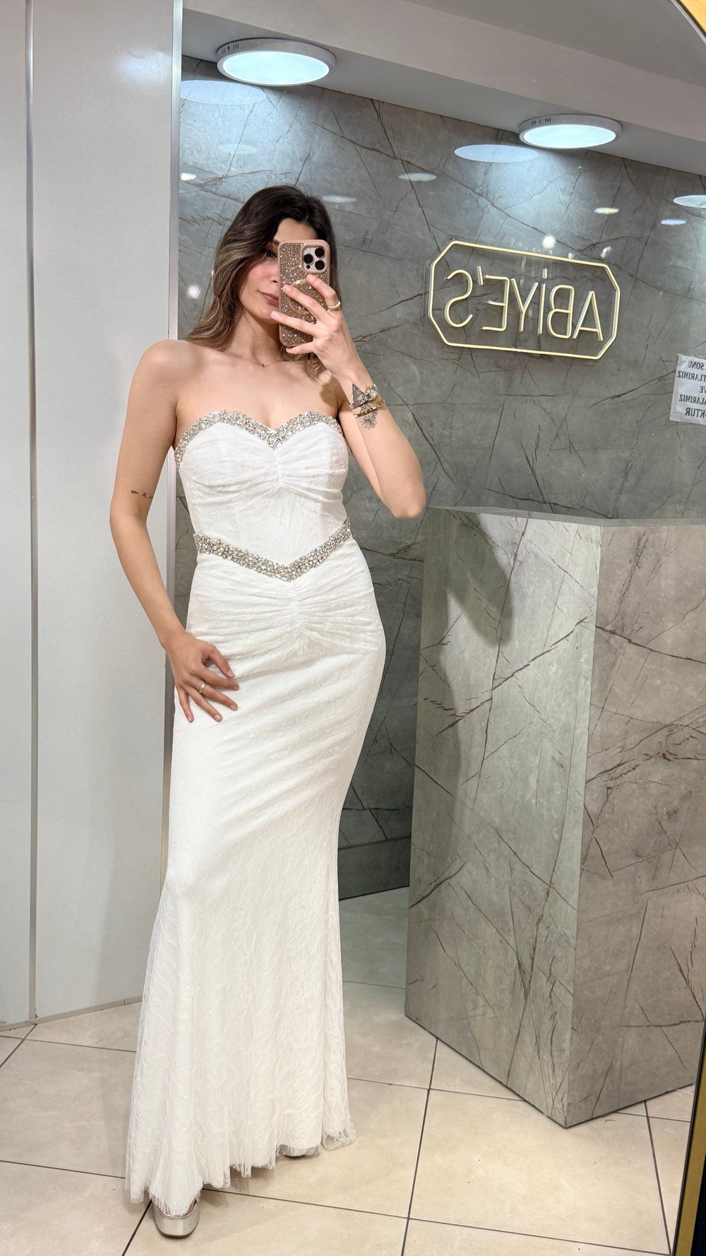 GÖGSÜ VE BELİ TAŞLI BALIK DANTEL ELBİSE