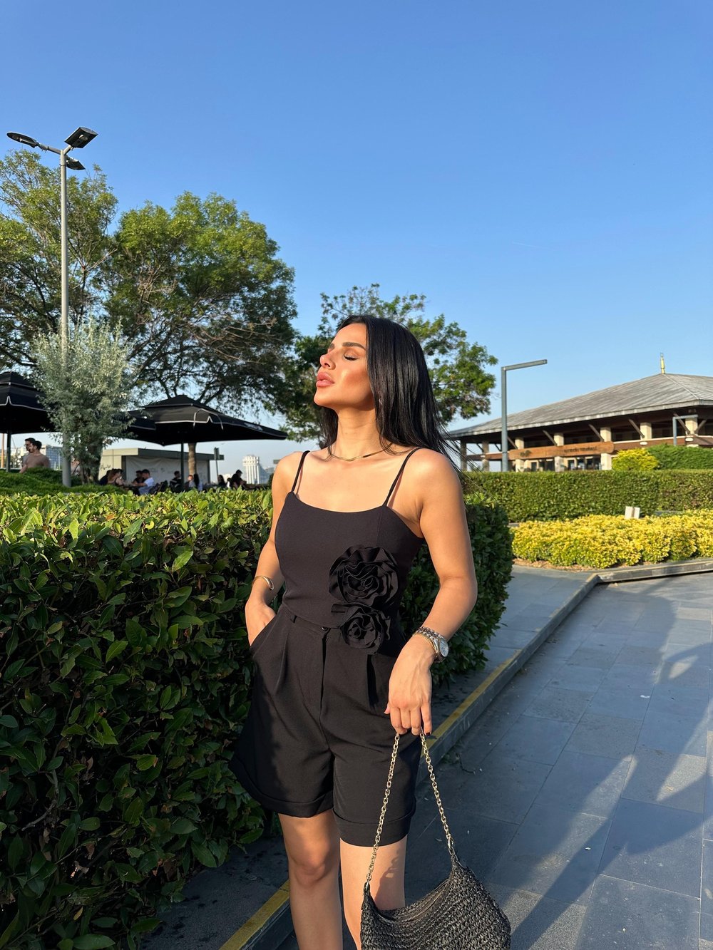 Perina Gül Detaylı Body Siyah