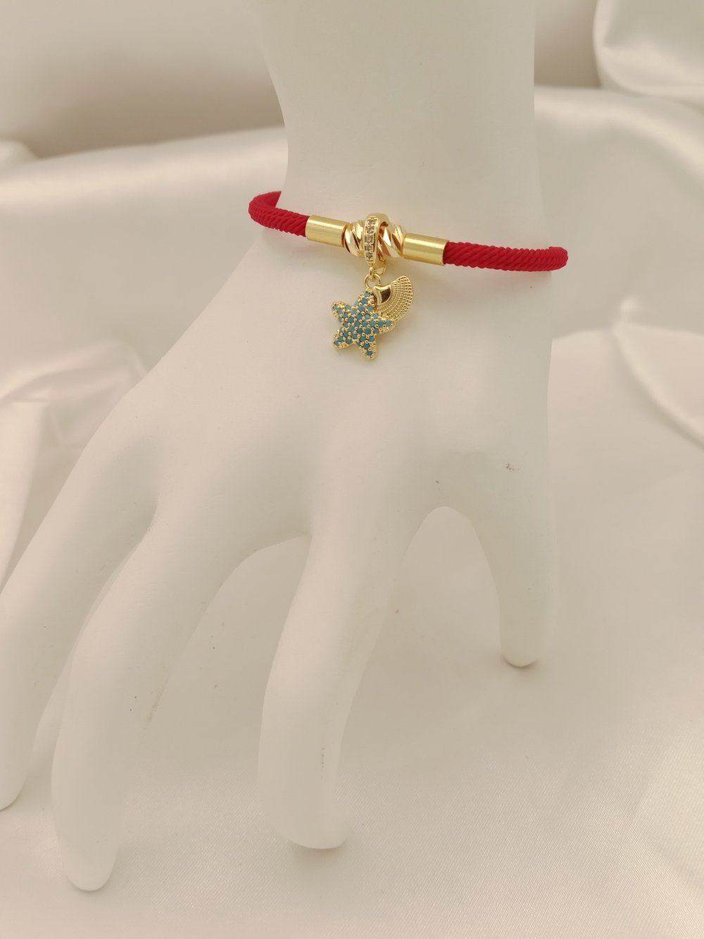 Kırmızı İpli Charm Bileklik