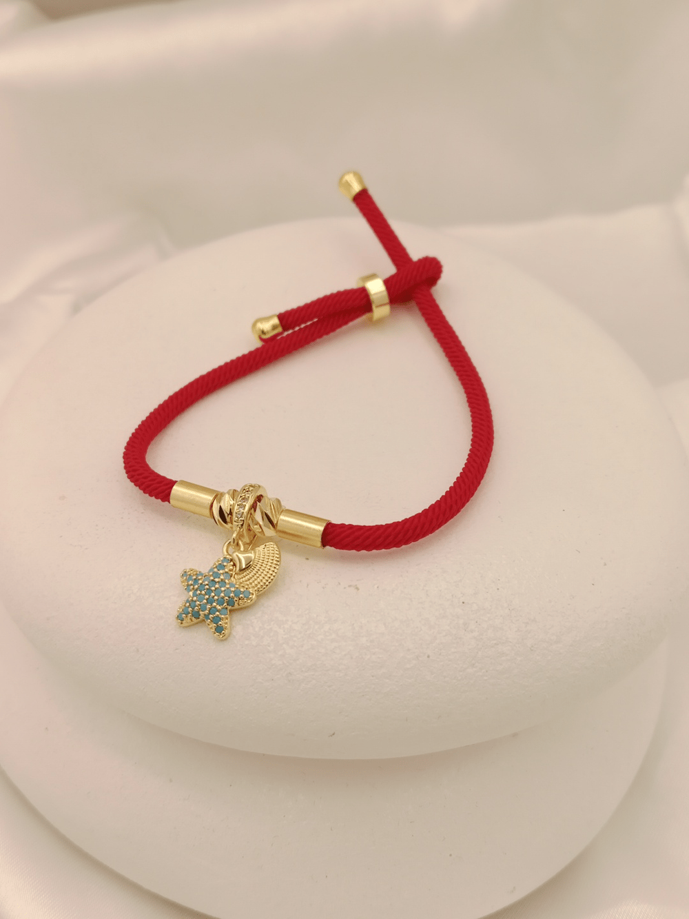 Kırmızı İpli Charm Bileklik