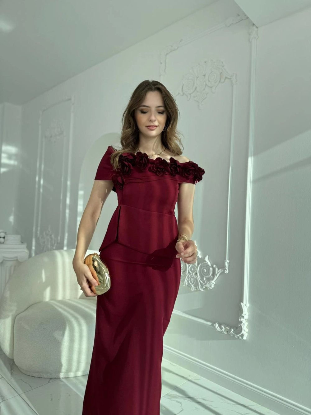 3D Çiçek Detaylı Madonna Yaka Tam Boy Bordo Abiye Elbise