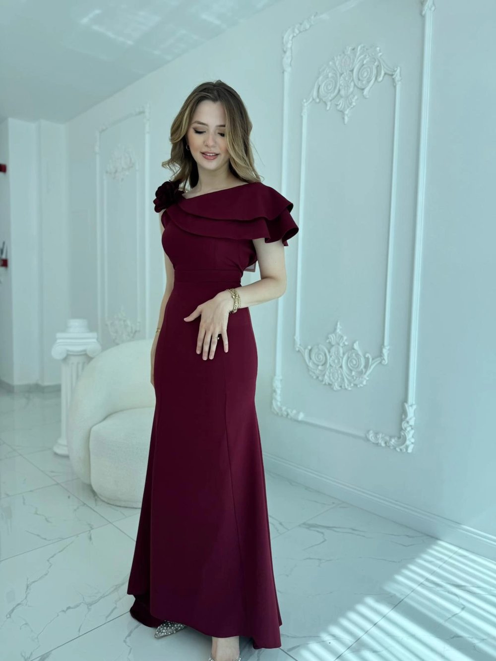 Asimetrik Volan Detaylı Bordo Tek Omuzlu Abiye Elbise