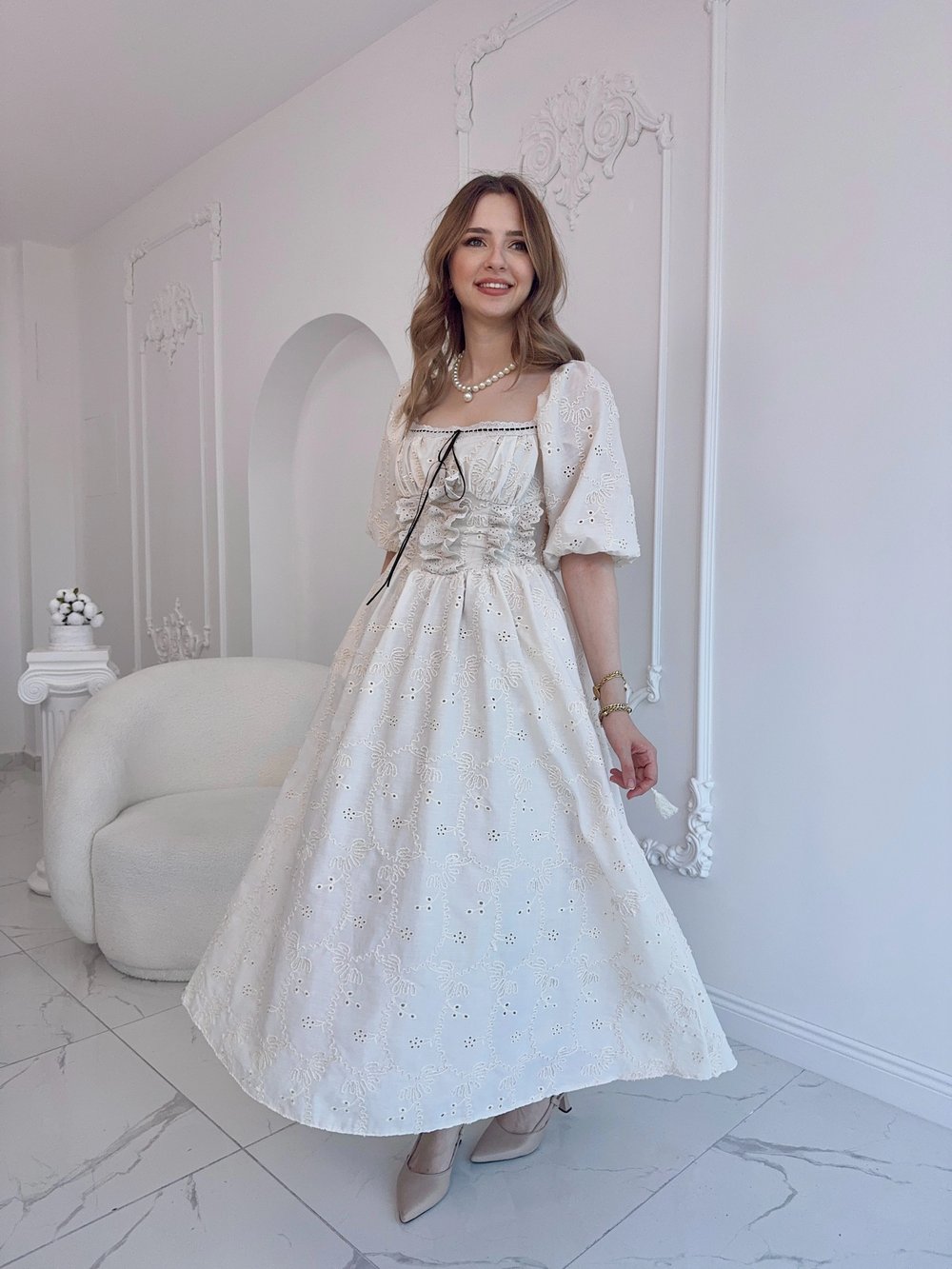 Bej Dantel Detaylı Brode Elbise