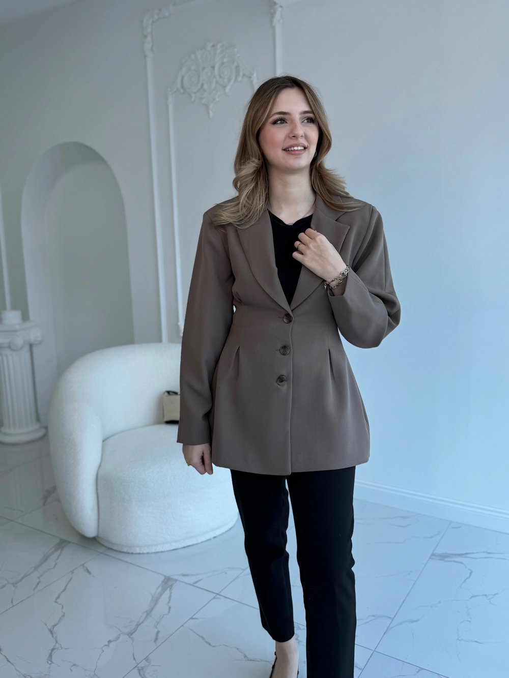 Belden oturtmalılı düğmeli vizon ceket