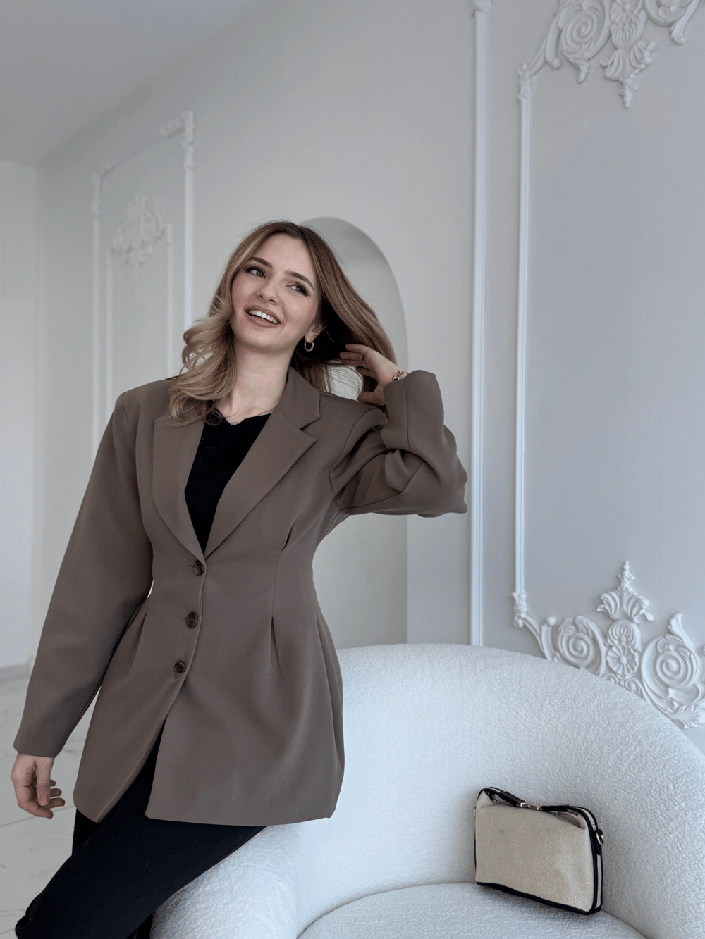 Belden oturtmalılı düğmeli vizon ceket