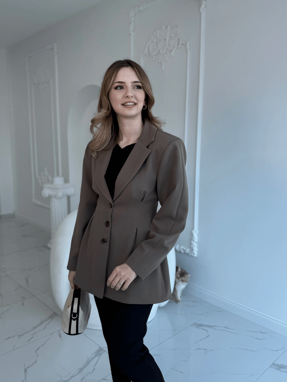 Belden oturtmalılı düğmeli vizon ceket