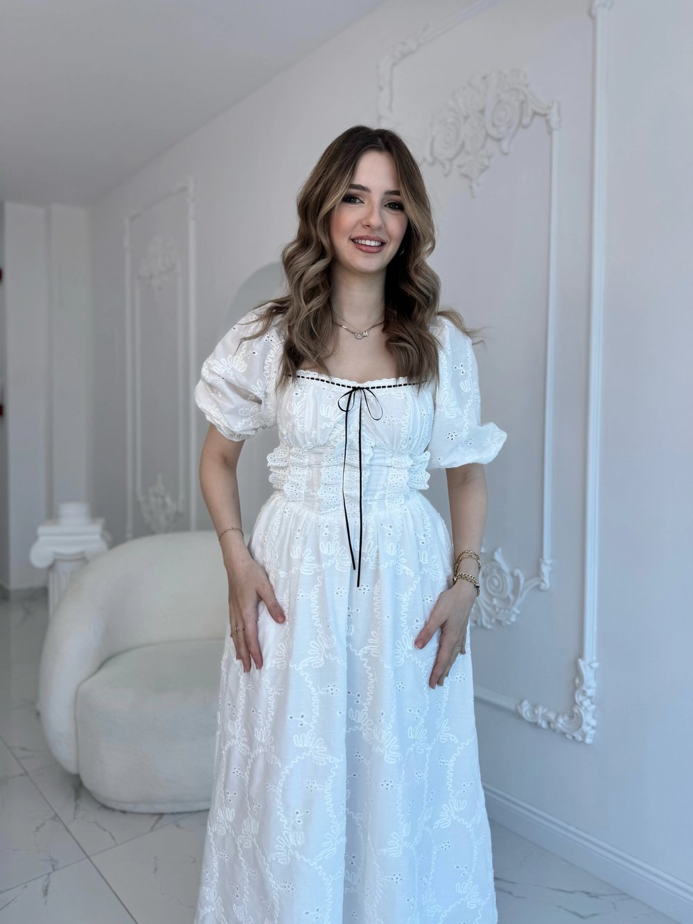 Beyaz Dantel Detaylı Brode Elbise