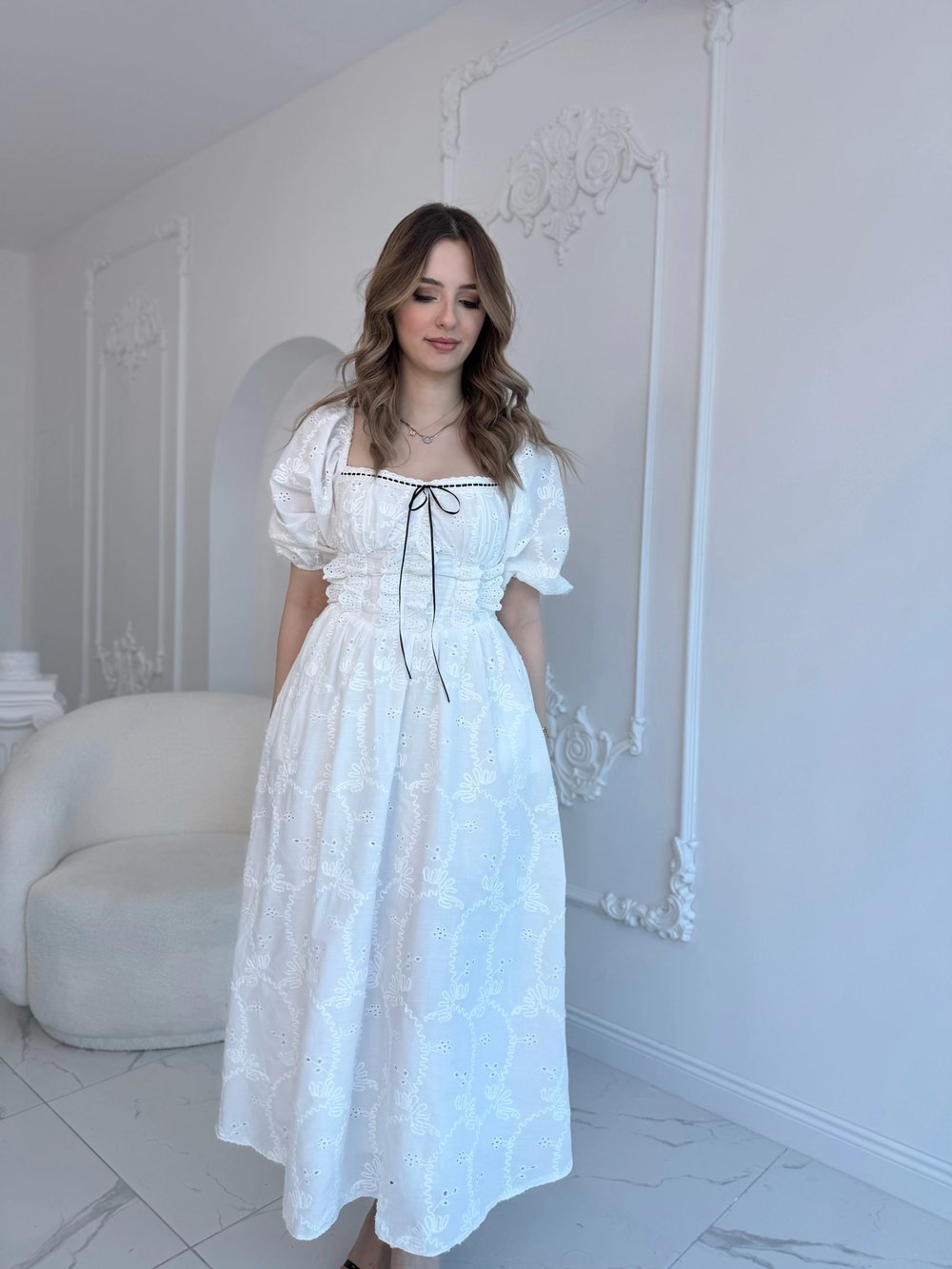 Beyaz Dantel Detaylı Brode Elbise