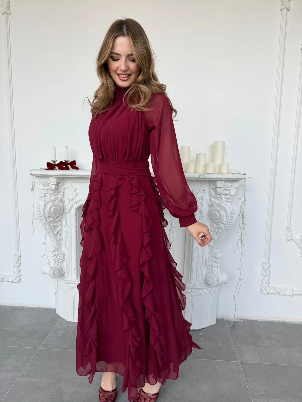 Büzgü Yakalı Eteği Volanlı Beli Kuşaklı Şifon Bordo Elbise