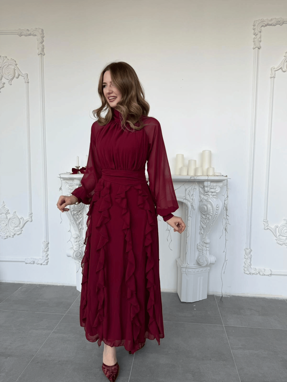 Büzgü Yakalı Eteği Volanlı Beli Kuşaklı Şifon Bordo Elbise