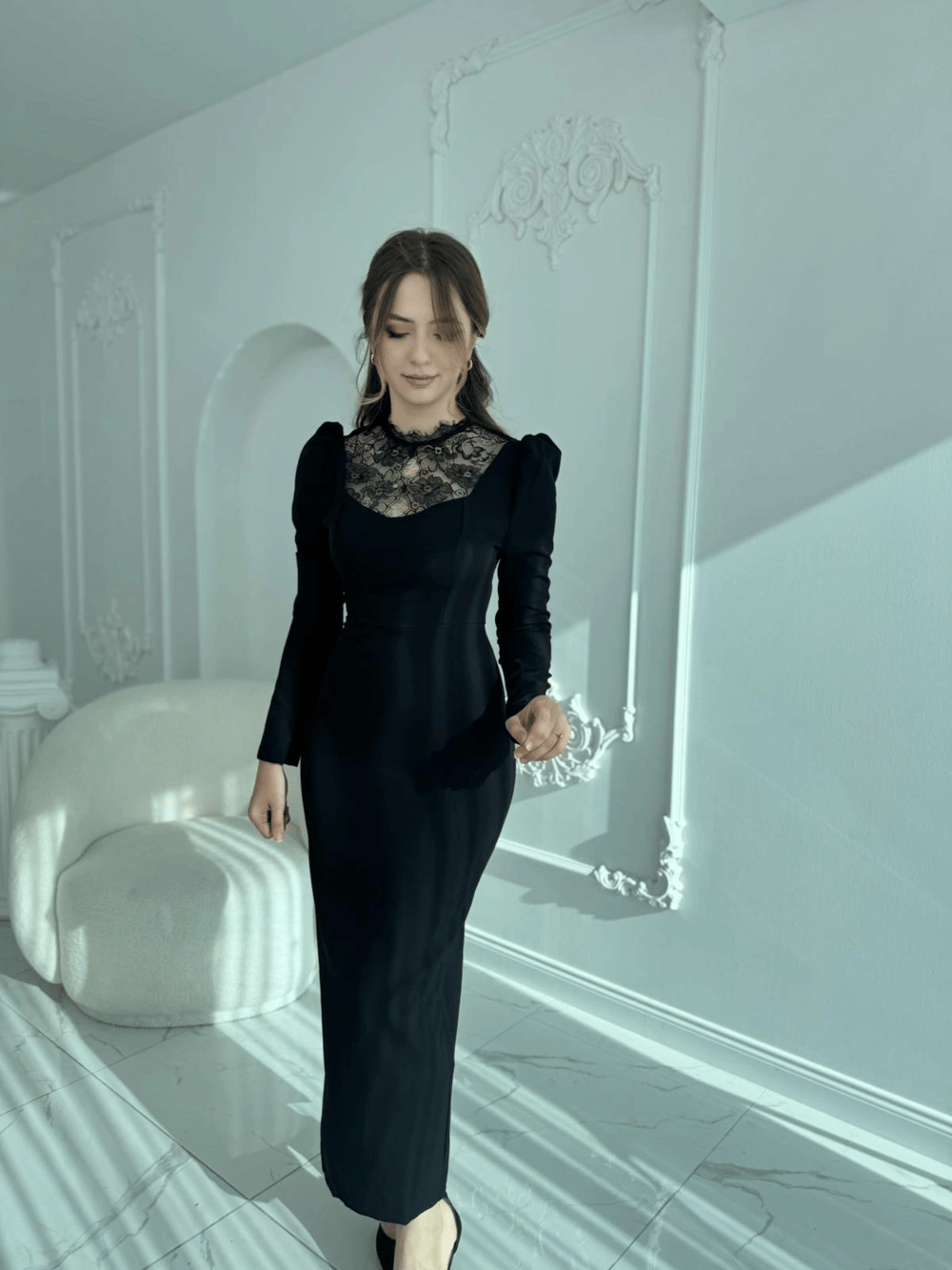 Feminen Dantel Detaylı Uzun Kollu Siyah Elbise