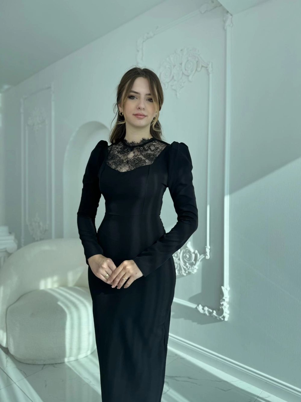 Feminen Dantel Detaylı Uzun Kollu Siyah Elbise