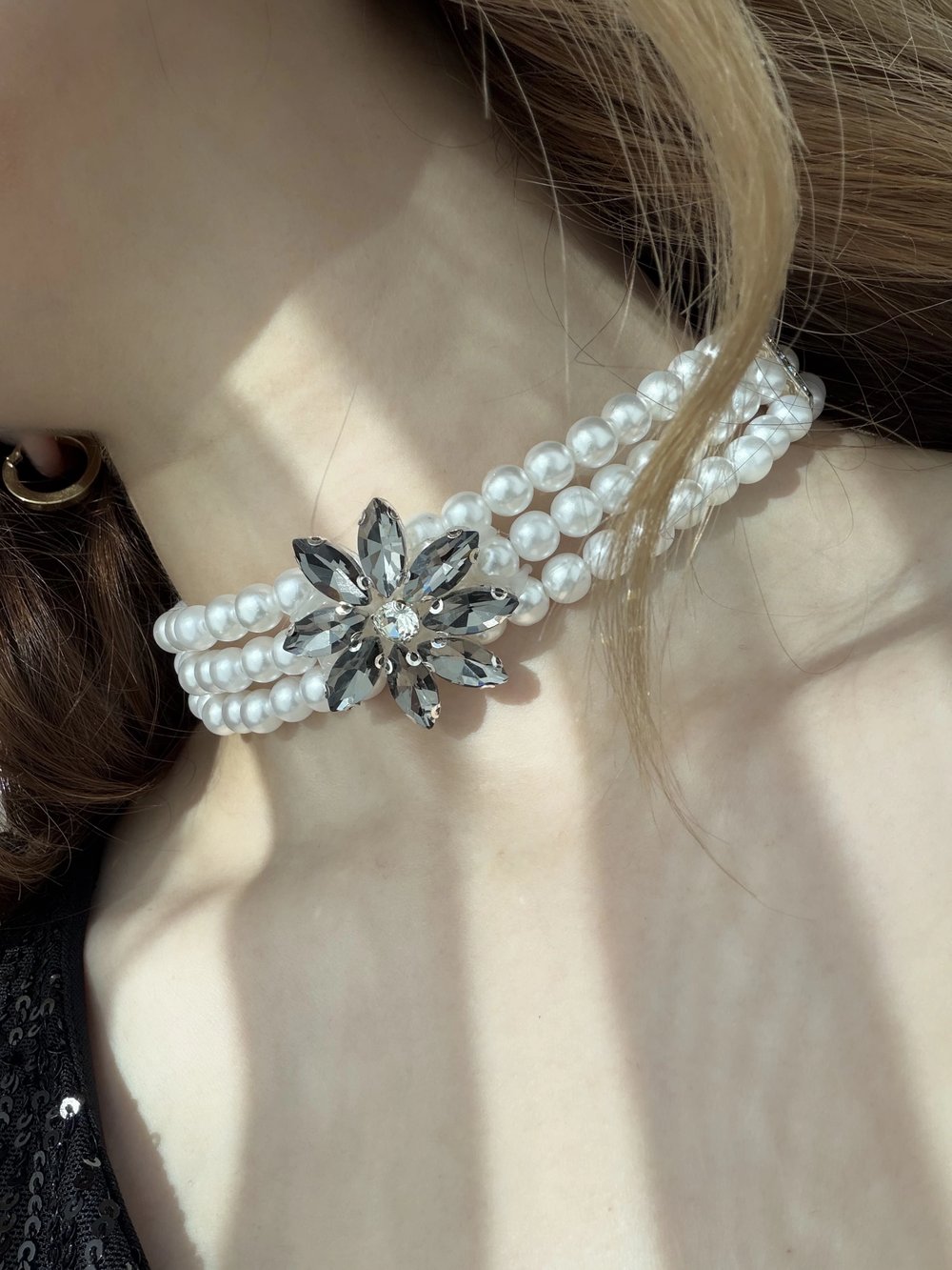Füme Çiçek Taş Detaylı İnci Choker