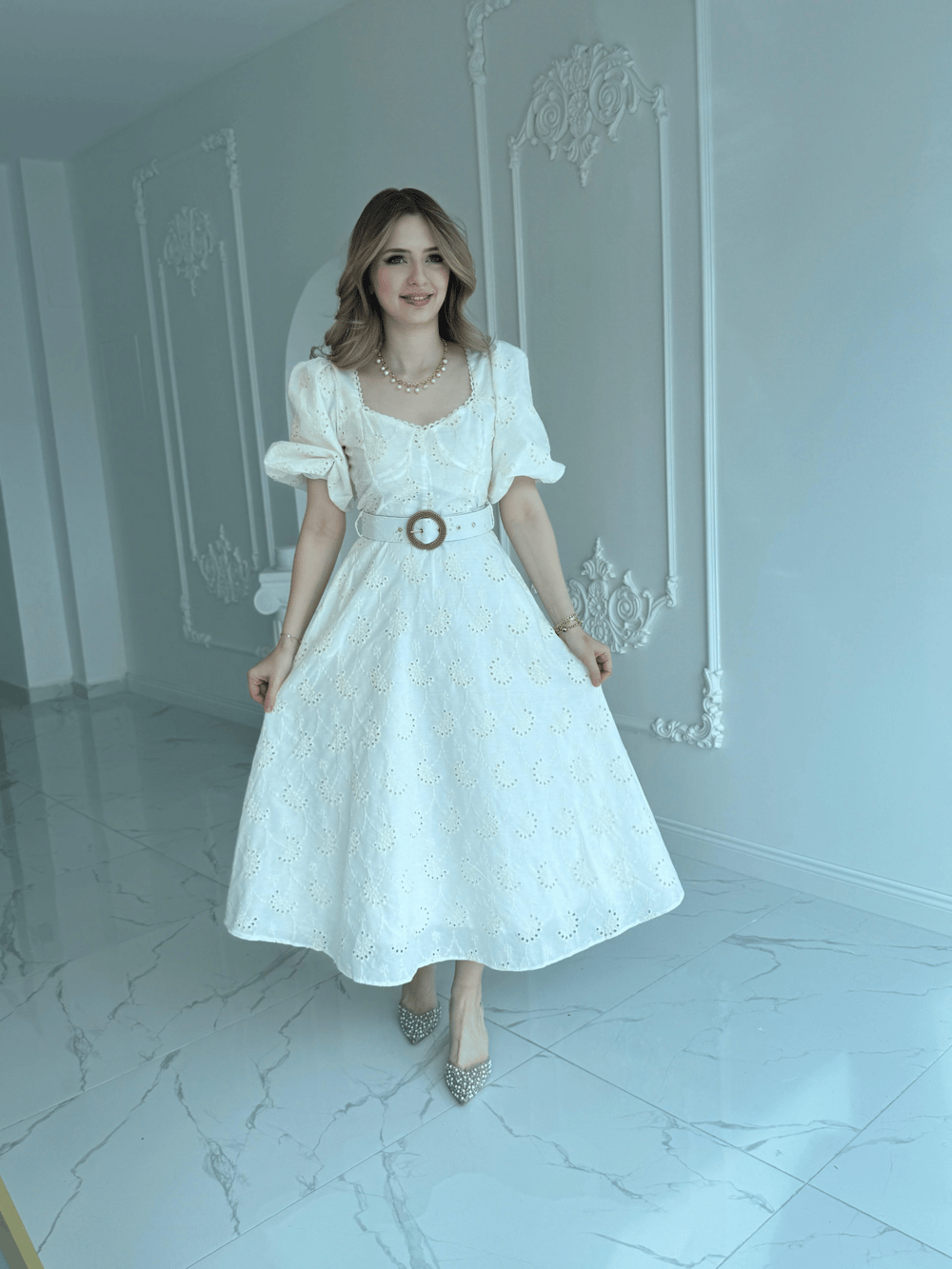 Göğüs Detaylı ve Kemerli Fisto Ekru Elbise
