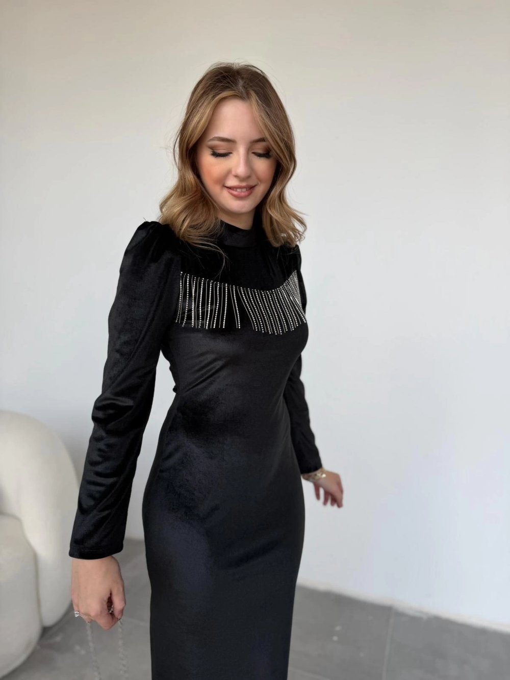 Göğüs Püskül Detaylı Kadife Siyah Elbise