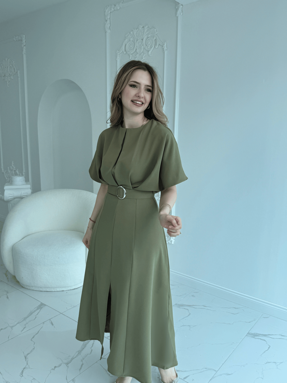 Kemer Detaylı Yırtmaçlı Pliseli Maxi Boy Haki Elbise