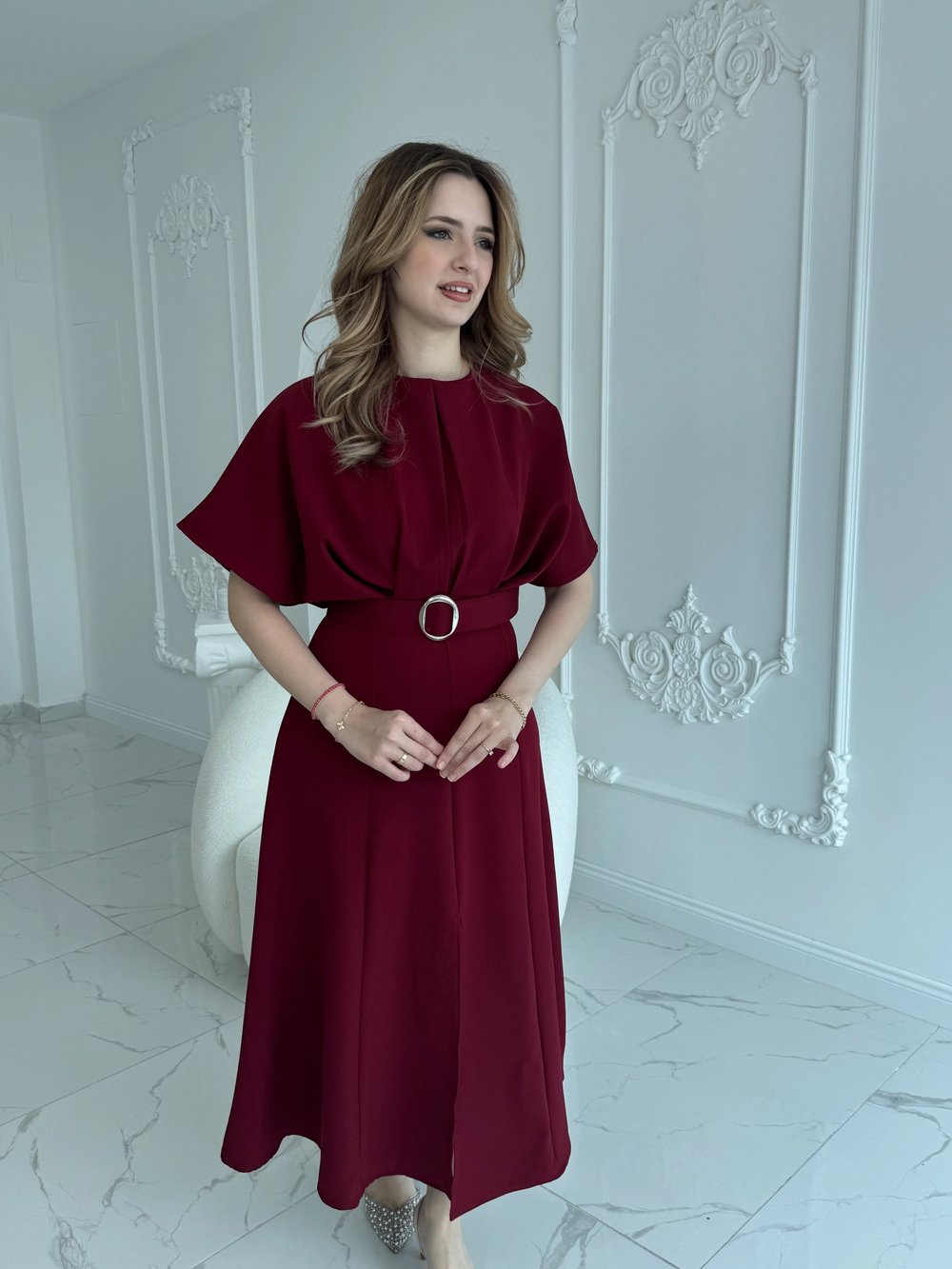 Kemer Detaylı Yırtmaçlı Pliseli Maxi Boy Bordo Elbise