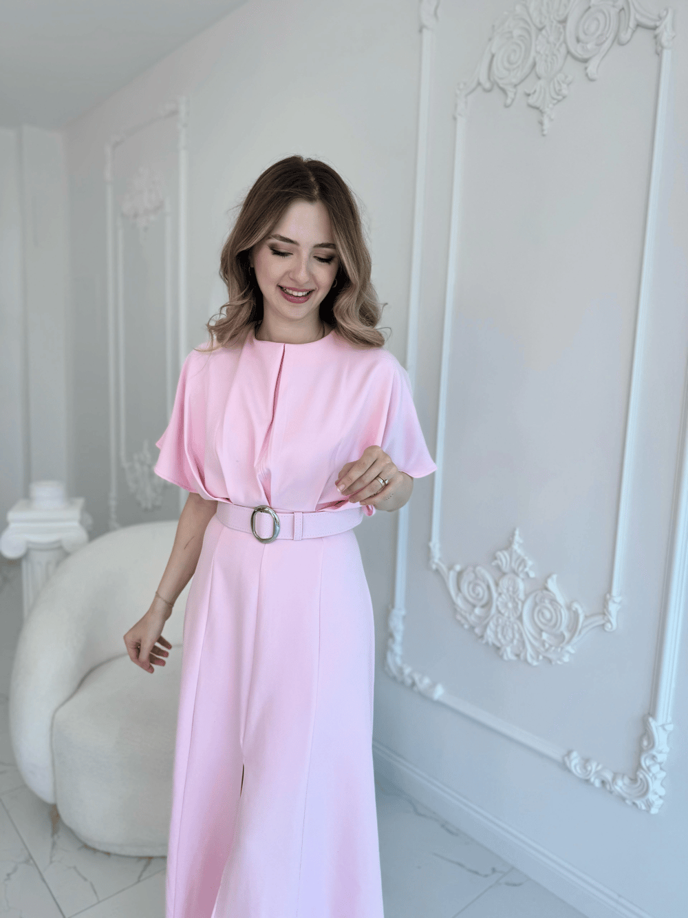 Kemer Detaylı Yırtmaçlı Pliseli Maxi Boy Pembe Elbise