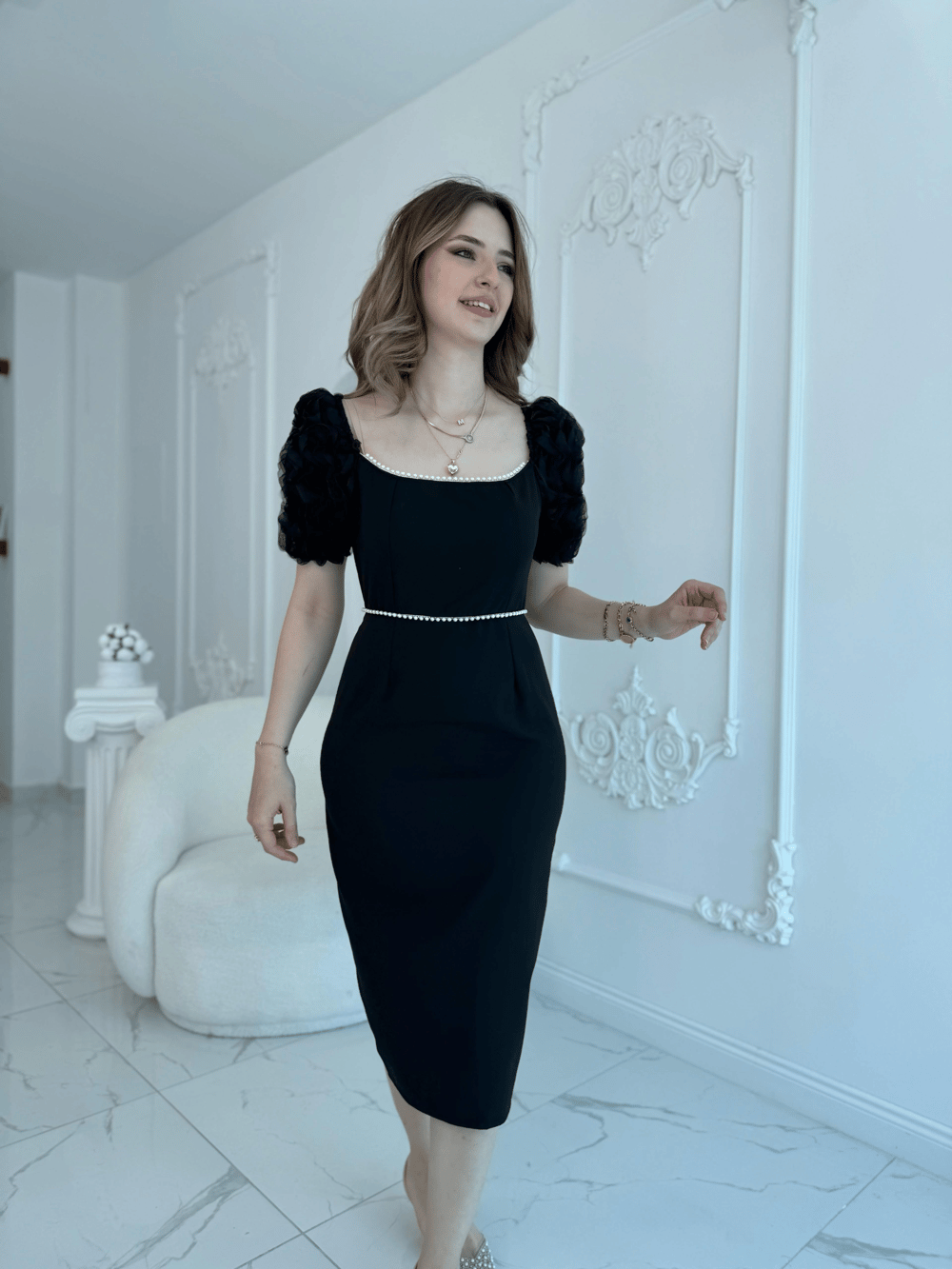 Kol Detaylı Siyah Midi Boy Elbise