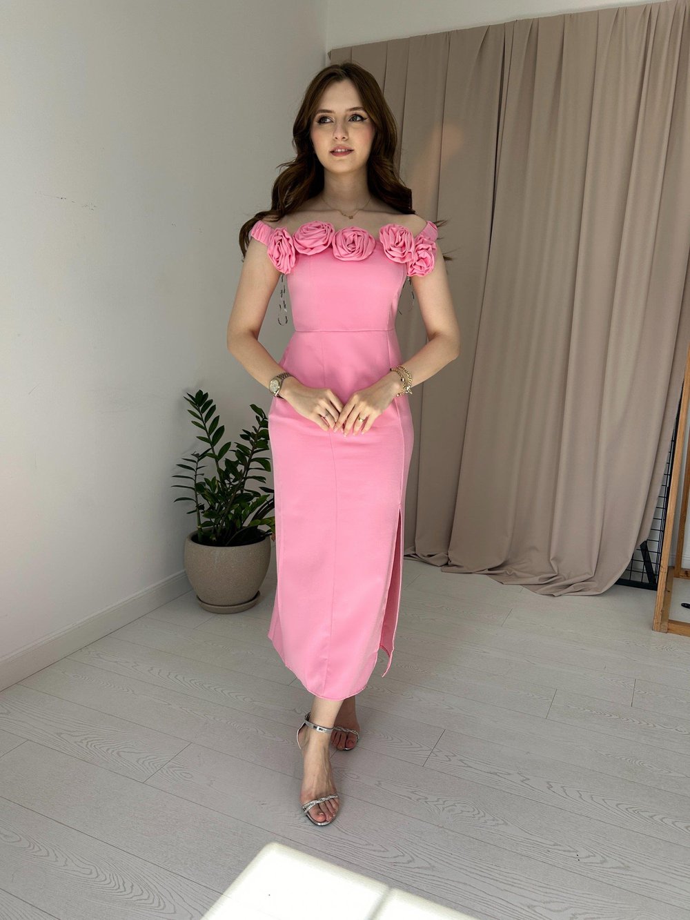 Pembe Gül Yaka Detaylı Elbise