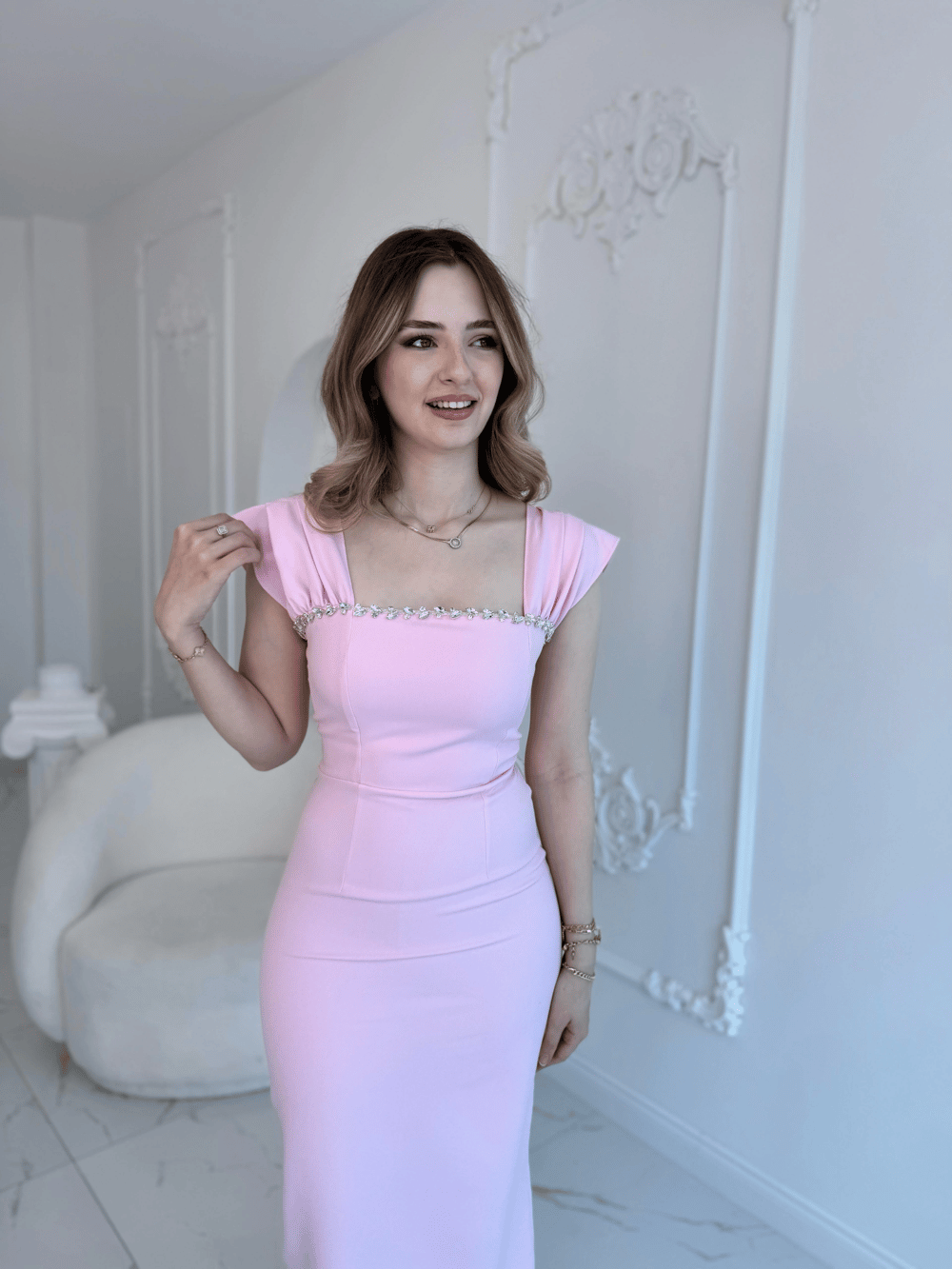Pembe Maxi boy yaka taş detaylı uzun elbise