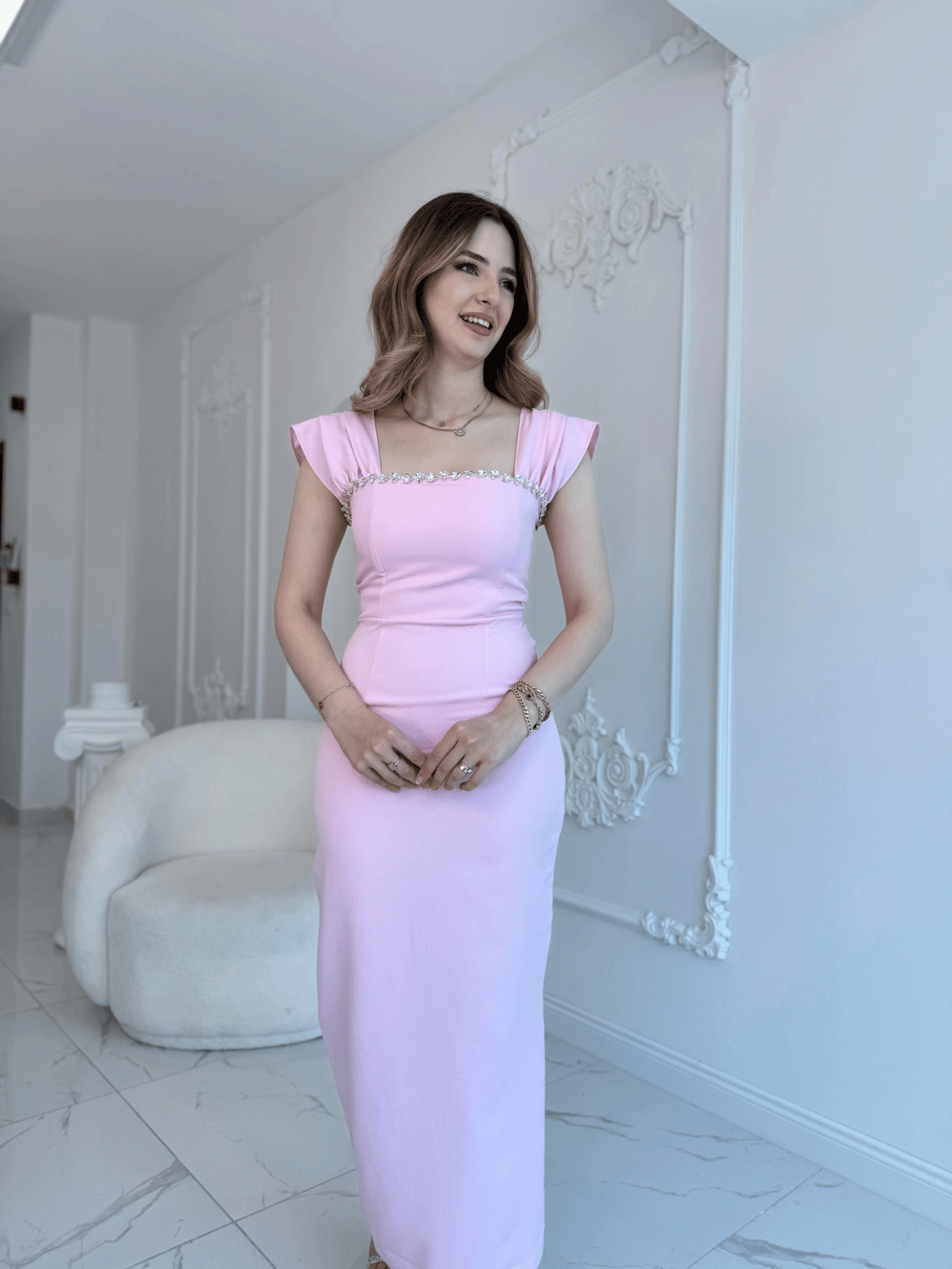 Pembe Maxi boy yaka taş detaylı uzun elbise