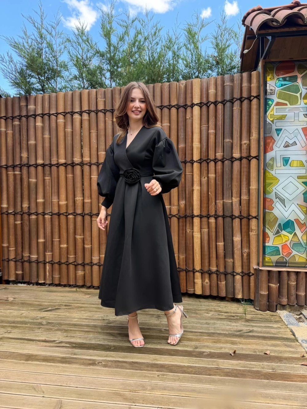 Rosa Siyah Gül Kemer Detaylı Scuba Maxi Boy Elbise