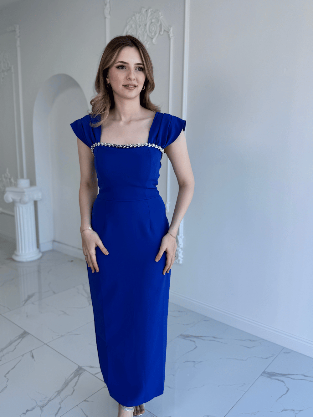 Saks Maxi Boy yaka taş detaylı uzun elbise
