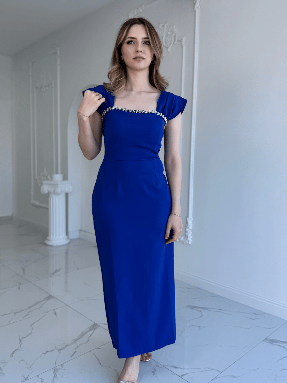 Saks Maxi Boy yaka taş detaylı uzun elbise