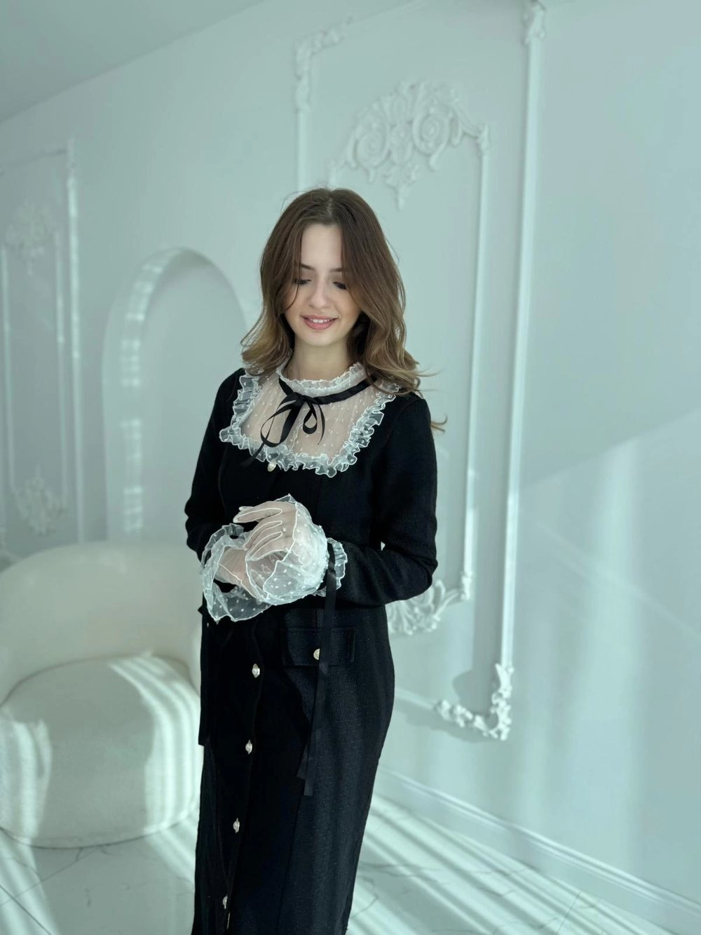 Şanel Tüvit Kumaş Düğmeli Yaka ve Kol Detaylı Siyah Elbise