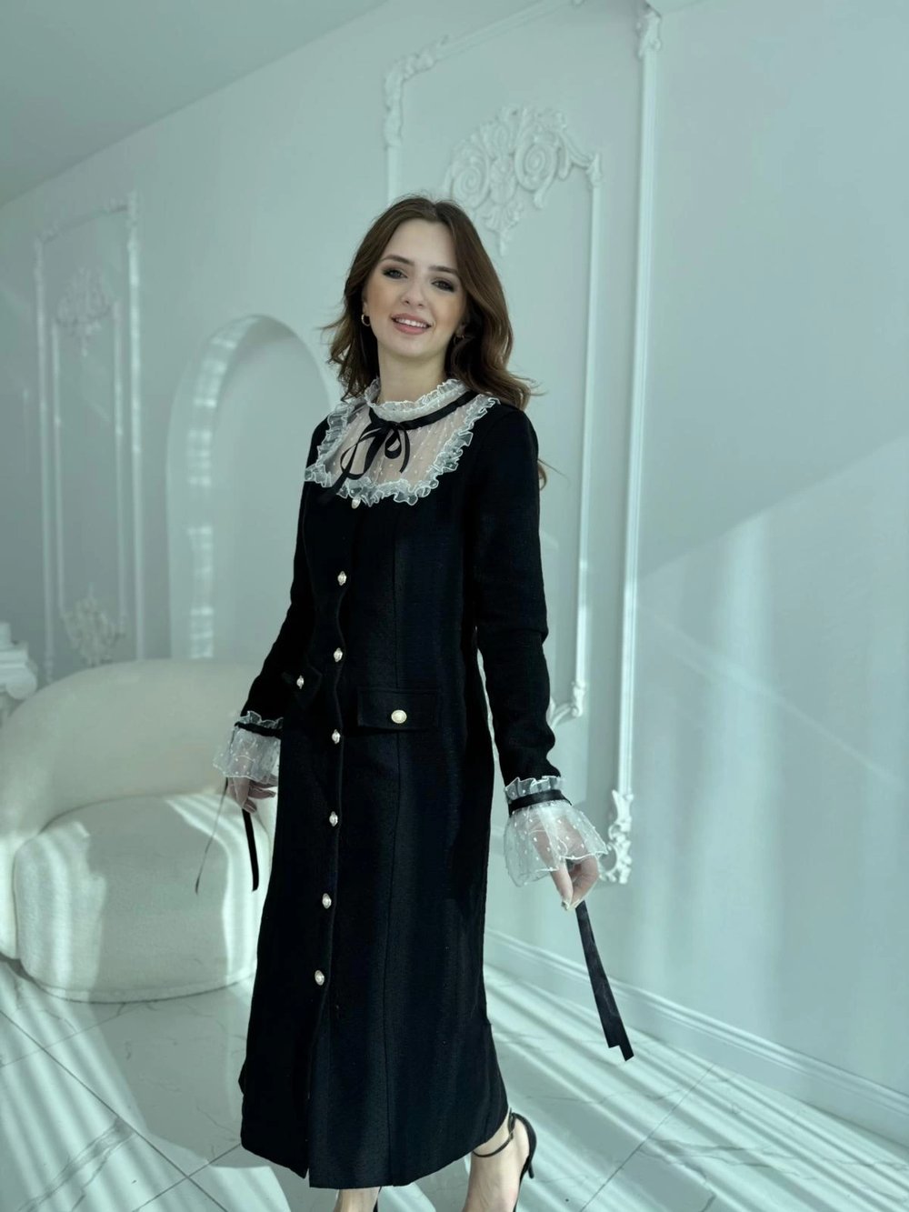 Şanel Tüvit Kumaş Düğmeli Yaka ve Kol Detaylı Siyah Elbise