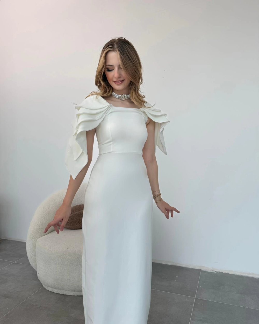 Şık Kat Detaylı Angel Model Beyaz Elbise